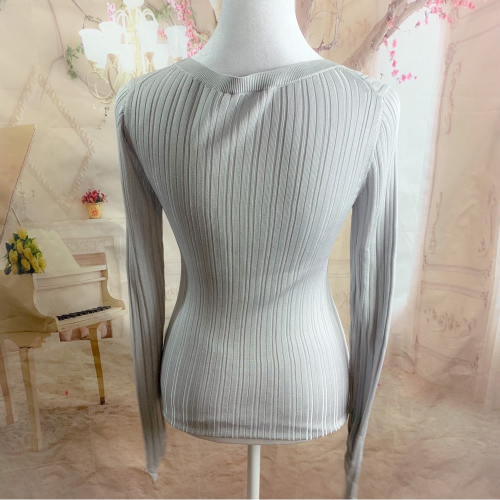 VINCE Ribbed Crew Silver Top - Picture 11 of 14